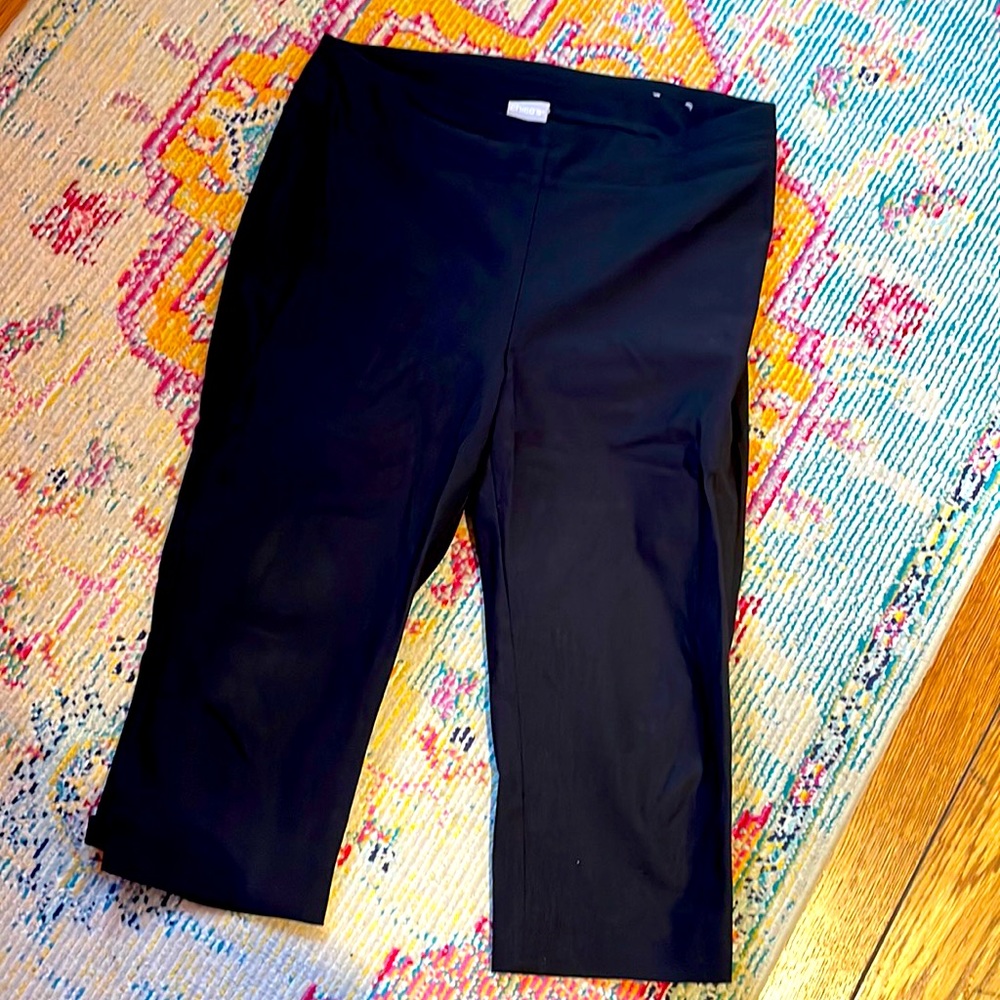 Like new Chicos black capris. Size .5 (size 6)